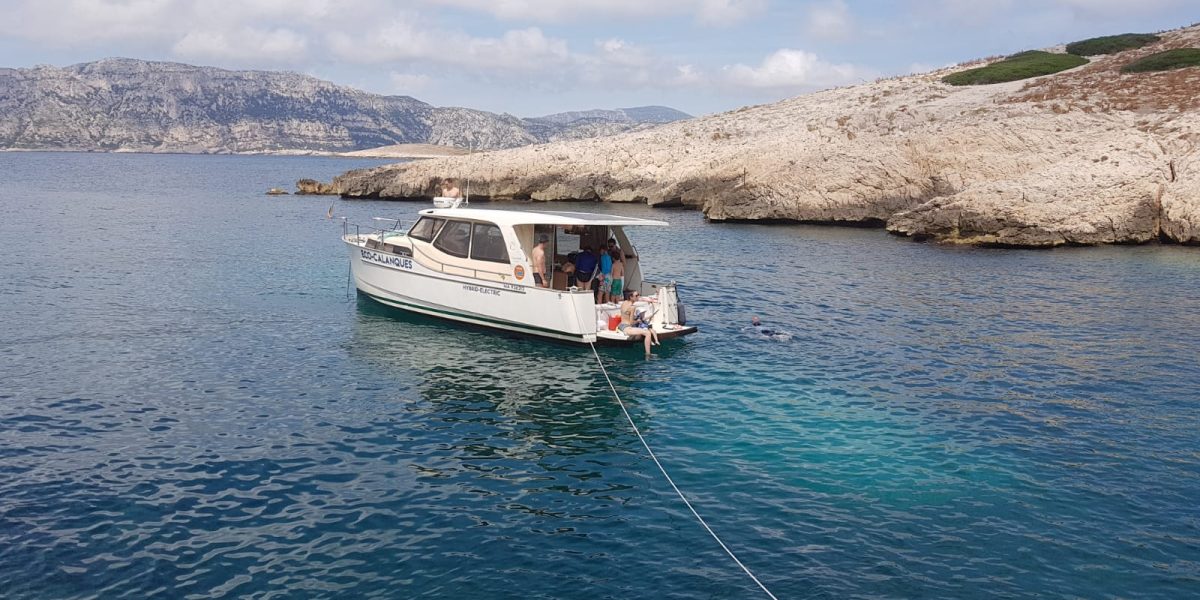 Groupe a bord du bateau dans les Calanques