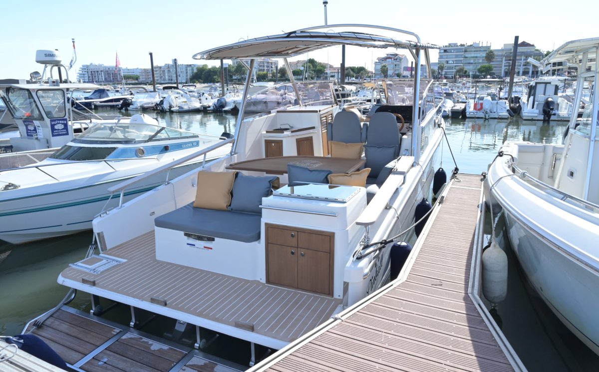 Bateau hybride Eco Calanques dans les Calanques de Marseille